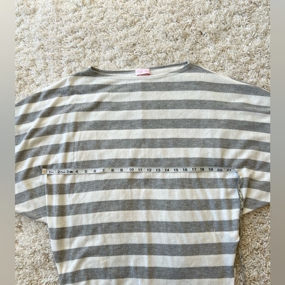 Pink Lily grey and white stripe 3/4  bat wing sleeve soft stretchy top medium - Picture 8 of 9